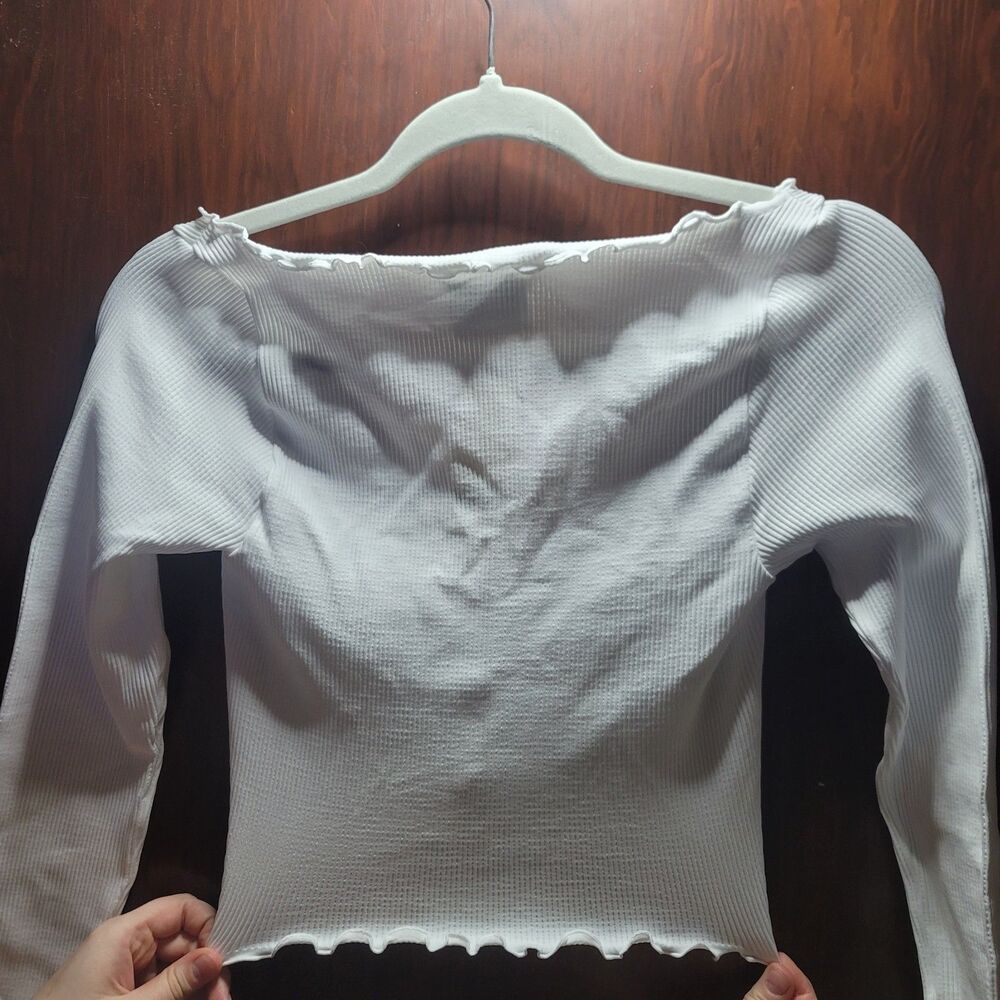 BDG Urban Outfitters Ribbed Long Sleeve Lettuce Hem Crop Top – Size M